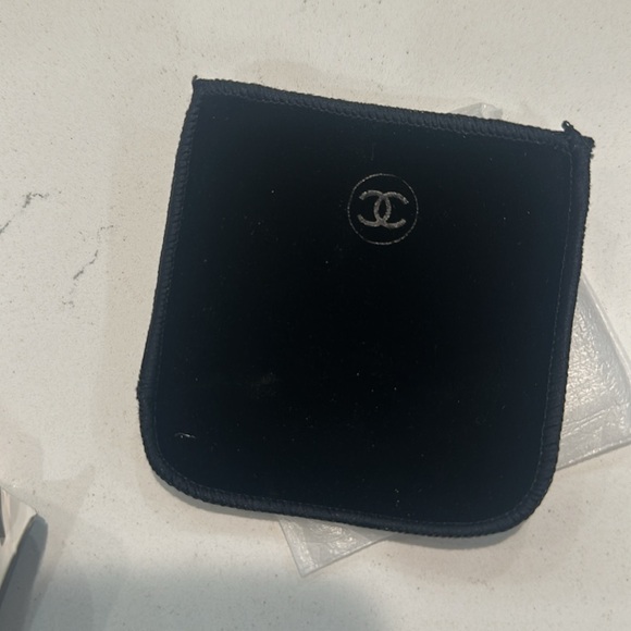 Chanel Red Beauty Compact Double Mirror - Picture 7 of 10